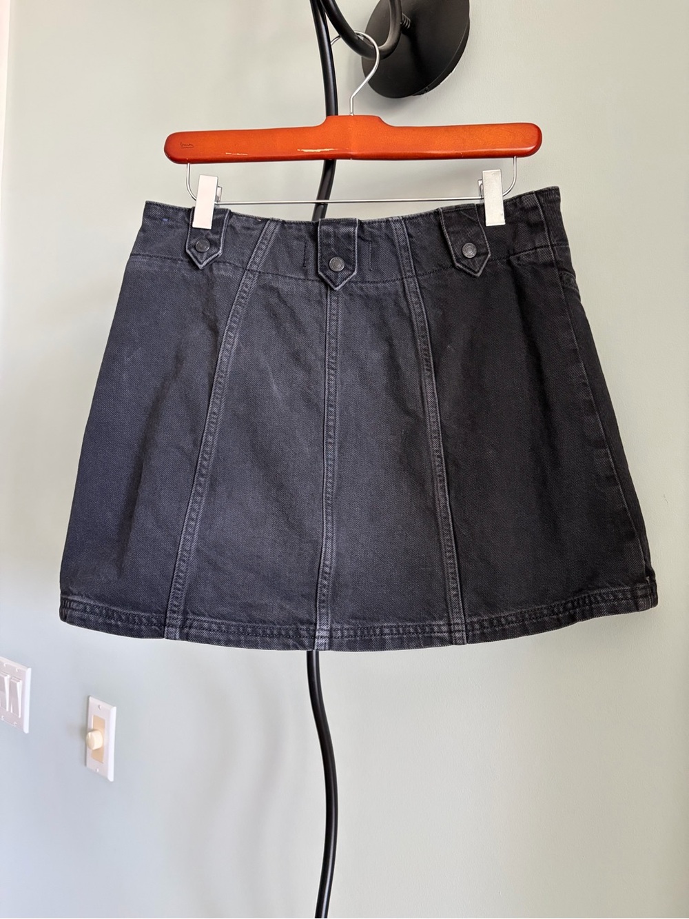 WE THE FREE
BLACK DENIM MINI SKIRT